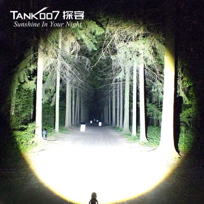 TANK007強(qiáng)光手電筒戶外伸縮調(diào)焦手電LED直充遠(yuǎn)射電筒KZ03